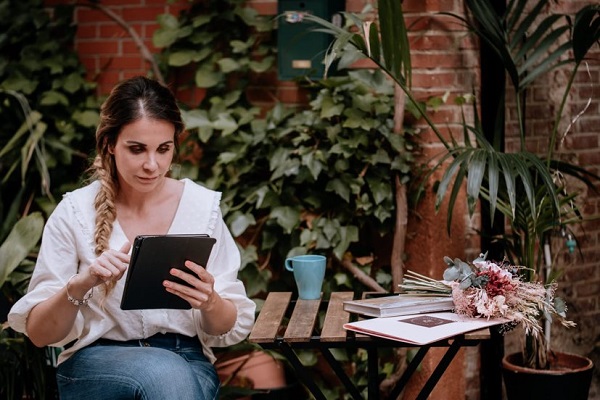 wedding planner organizando el presupuesto de una boda